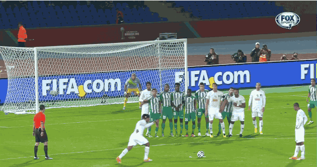 RonaldinhoFreeKick.gif