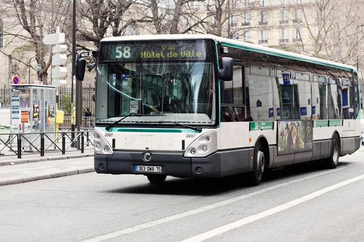 HiP-Paris-Blog-Carin-Olsson-Taking-the-bus-in-Paris-5.jpg