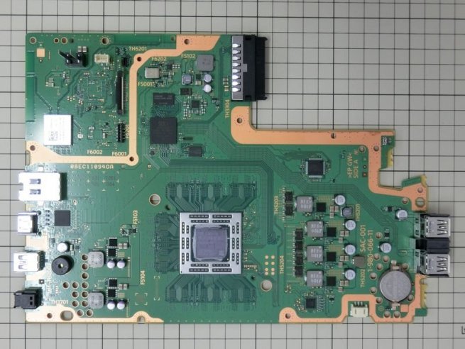 in-comparatif-hardware-ps4-vs-ps4-slim-3.jpg
