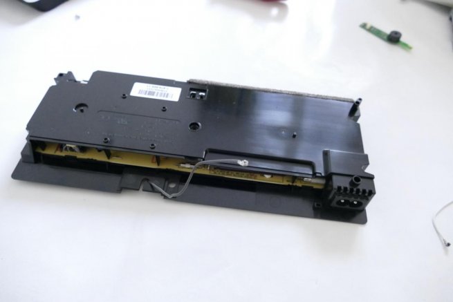 in-comparatif-hardware-ps4-vs-ps4-slim-6.jpg