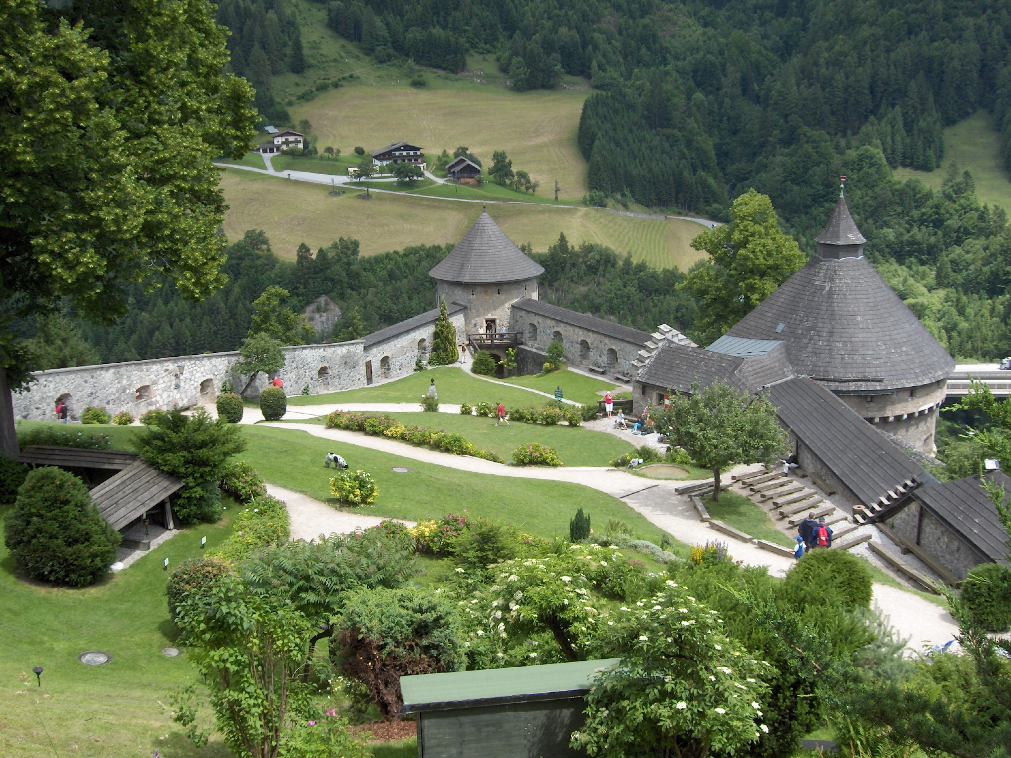 Hohenwerfen_gardens.JPG