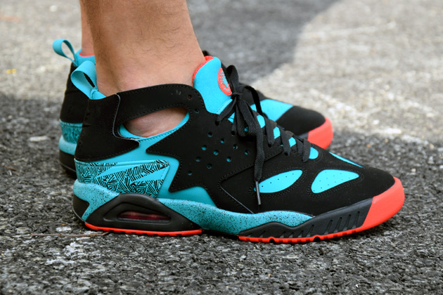 nike-air-tech-challenge-huarache-noir-3.jpg
