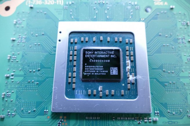 in-comparatif-hardware-ps4-vs-ps4-slim-4.jpg