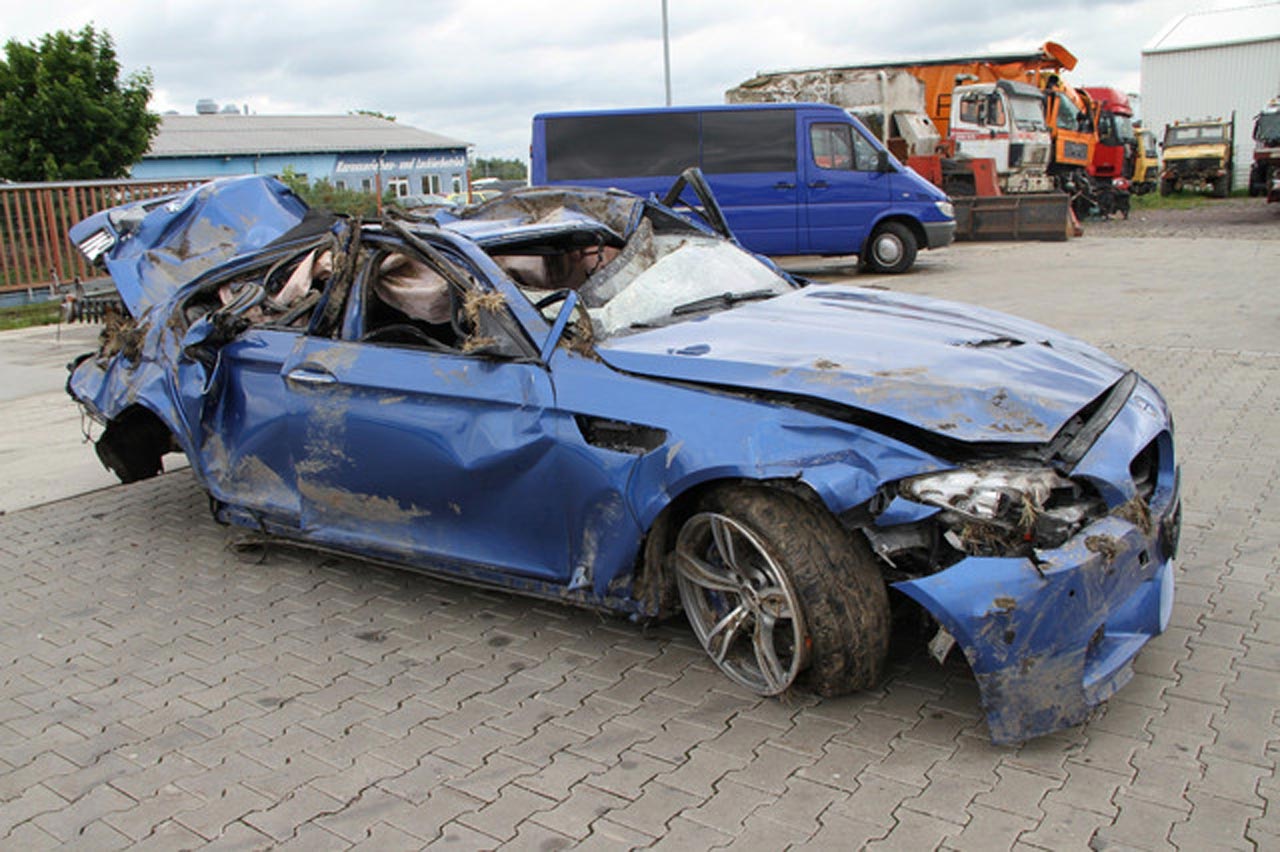 Crashed-F10-BMW-M5-1.jpg