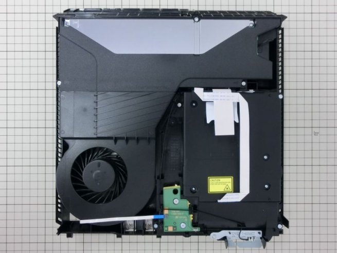 in-comparatif-hardware-ps4-vs-ps4-slim-10.jpg