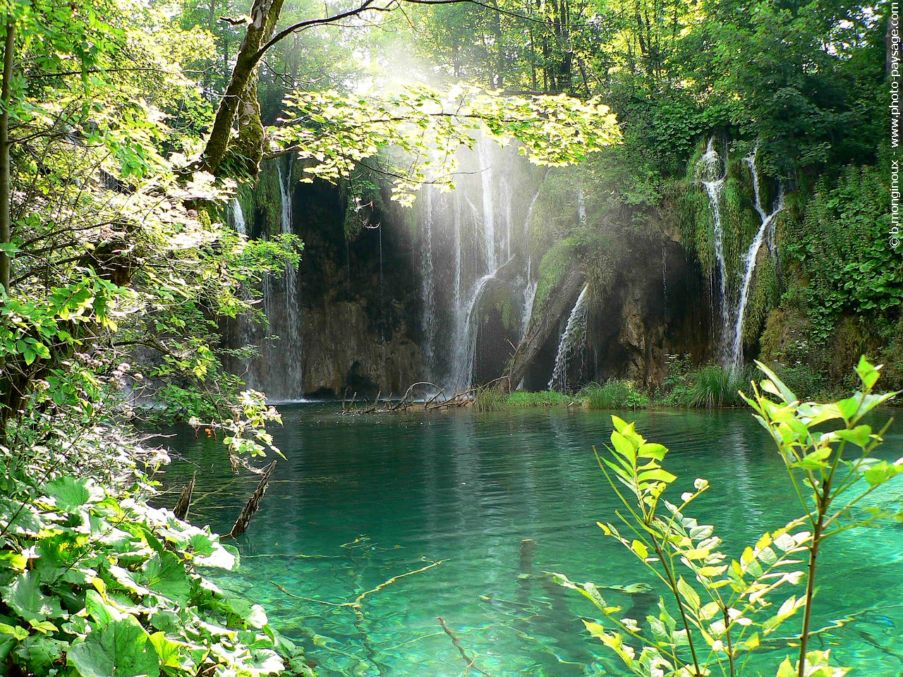 3990-magnifique-paysage-cascade-WallFizz.jpg